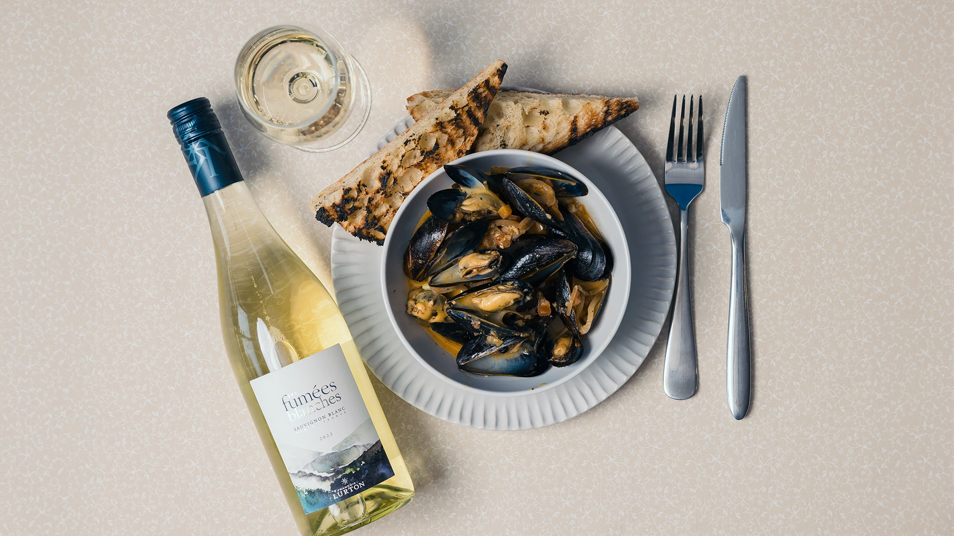 Fumees Blanches French White Wine and Oysters